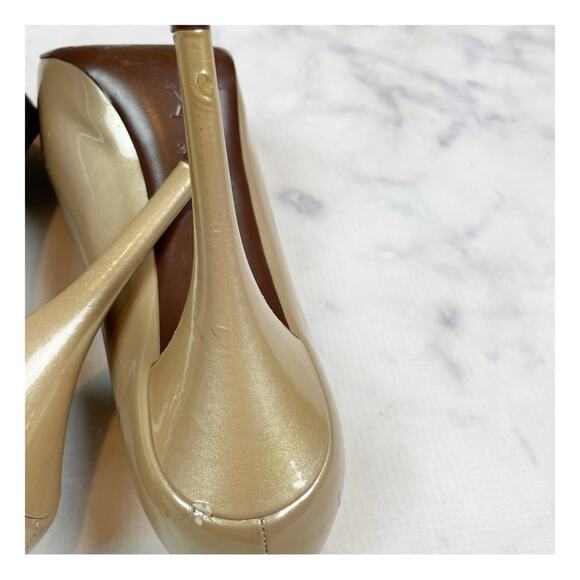 Louis Vuitton Oh Really! Beige Patent Leather Peep Toe Pumps Gold Padlock Heels - Picture 13 of 14